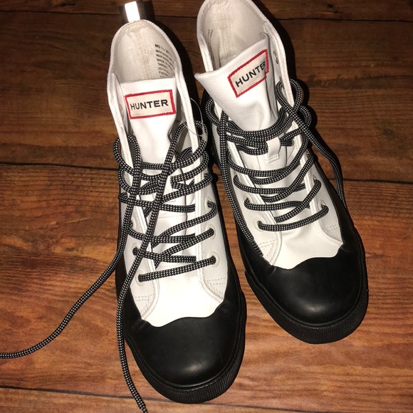 HUNTER for Target 🎯 Collab Canvas Sneaker Boots - Picture 3 of 8